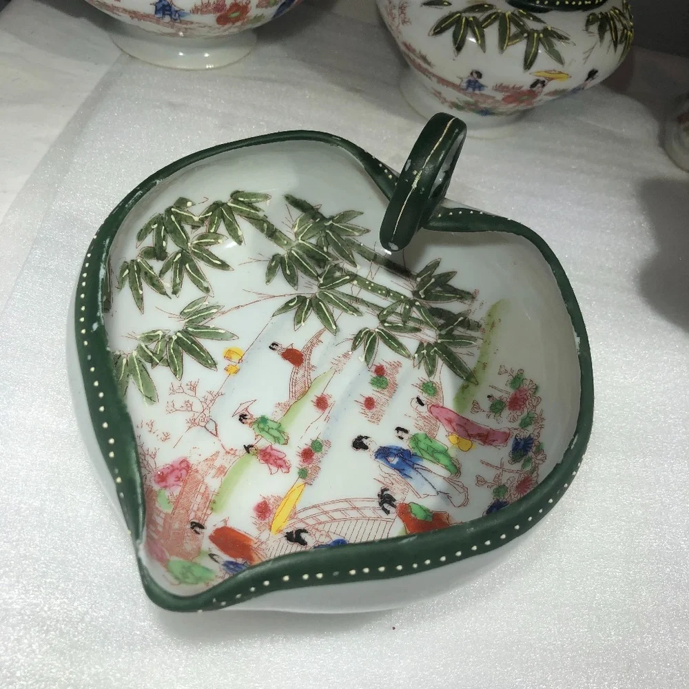 VINTAGE JAPANESE KUTANI PORCELAIN MATCHING 5 PIECE SET